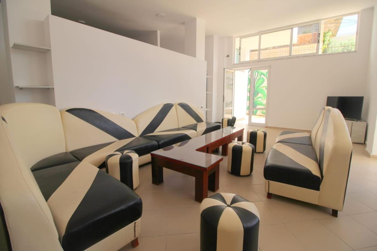 סרנדה Hostel K13 מראה חיצוני תמונה