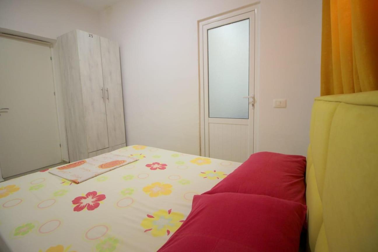 סרנדה Hostel K13 מראה חיצוני תמונה